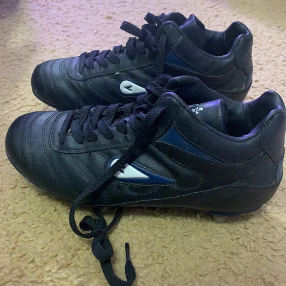 Women’s rugby cleats mitre- $50.00 sz 5 - Picture 2 of 3